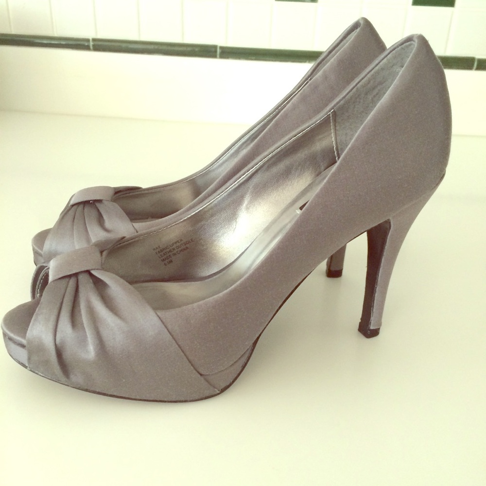 White House Black Market “Ray” Satin Pump